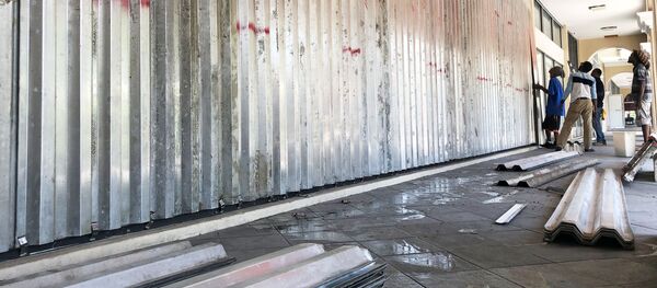 Жители Багам готовятся к обрушению урагана Дориан Жители Багам готовятся к обрушению урагана Дориан - Sputnik Беларусь