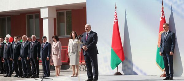 Посещение президентом Александром Лукашенко минской средней школы № 93 - Sputnik Беларусь