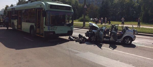 Умерла женщина-водитель, попавшая в ДТП с троллейбусом в Минске Умерла женщина-водитель, попавшая в ДТП с троллейбусом в Минске - Sputnik Беларусь