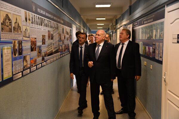 Посол Мезенцев: я познакомился с тем, кто станет мэром Минска в 2049 году - Sputnik Беларусь