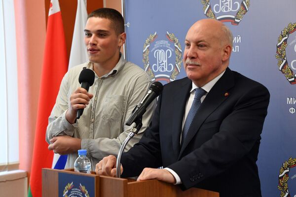 Посол Мезенцев: я познакомился с тем, кто станет мэром Минска в 2049 году - Sputnik Беларусь