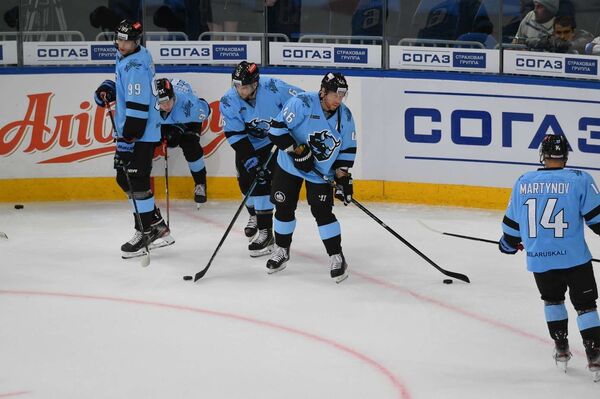 Лукашэнка з сынам наведалі першы матч мінскага Дынама ў новым сезоне КХЛ - Sputnik Беларусь