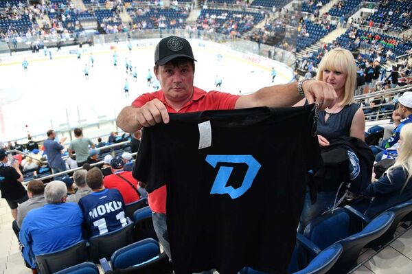 Лукашэнка з сынам наведалі першы матч мінскага Дынама ў новым сезоне КХЛ - Sputnik Беларусь