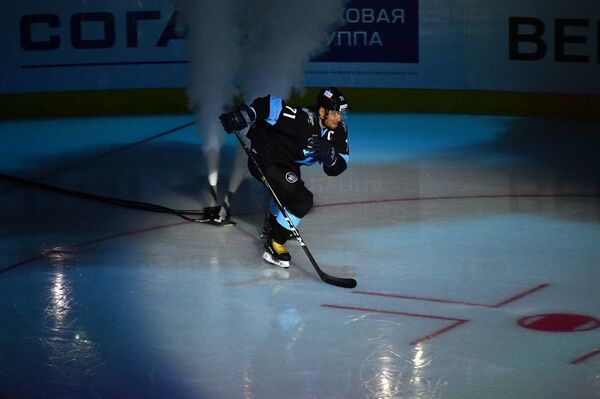 Лукашэнка з сынам наведалі першы матч мінскага Дынама ў новым сезоне КХЛ - Sputnik Беларусь