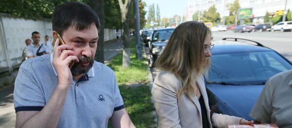 Кірыл Вышынскі ў першыя хвіліны на свабодзе, архіўнае фота Кірыл Вышынскі ў першыя хвіліны на свабодзе, архіўнае фота - Sputnik Беларусь