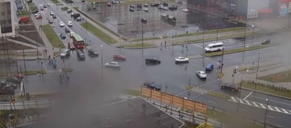 В Бресте автомобиль сбил девочку, которая переходила дорогу на зеленый  - Sputnik Беларусь