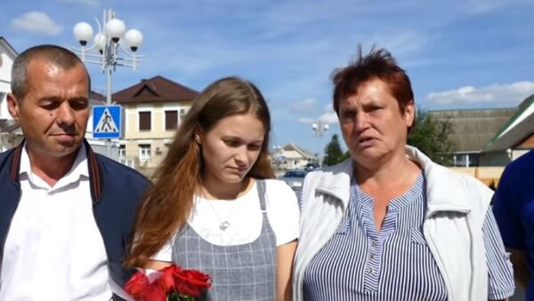 Пропавшая 20 лет назад девочка встретилась с родителями - Sputnik Беларусь