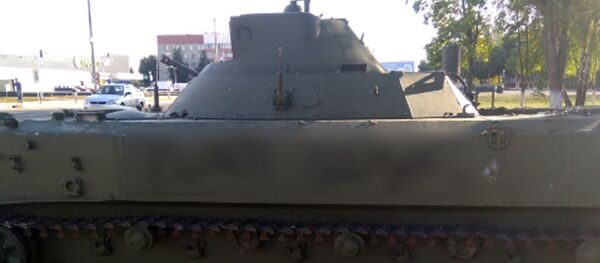 Школьник расписал боевую машину десанта ругательствами  - Sputnik Беларусь