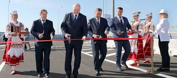 Лукашэнка адкрыў у Брэсце Заходні абход Лукашэнка адкрыў у Брэсце Заходні абход - Sputnik Беларусь