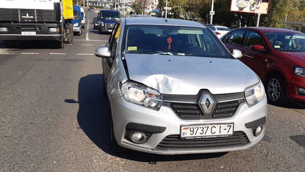 Renault сбил в Минске выходящего из трамвая пешехода - Sputnik Беларусь