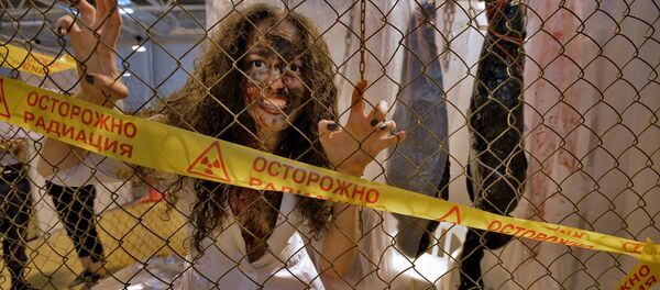 Достаточно необычный выбор образа для пятничного вечера, не находите? - Sputnik Беларусь