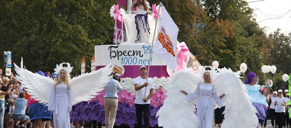 Такого праздничного торта Брест в свой юбилей точно достоин. - Sputnik Беларусь