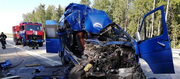 Маршрутка врезалась в МАЗ в Минском районе - Sputnik Беларусь