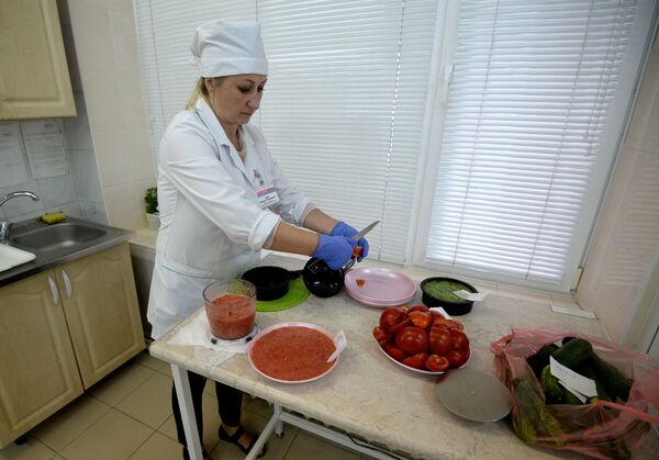 Грибочки радиоактивные? Как на Комаровке проверяют продукты - Sputnik Беларусь