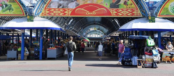 Все продукты, которые продаются на Комаровке, проходят обязательный контроль - Sputnik Беларусь