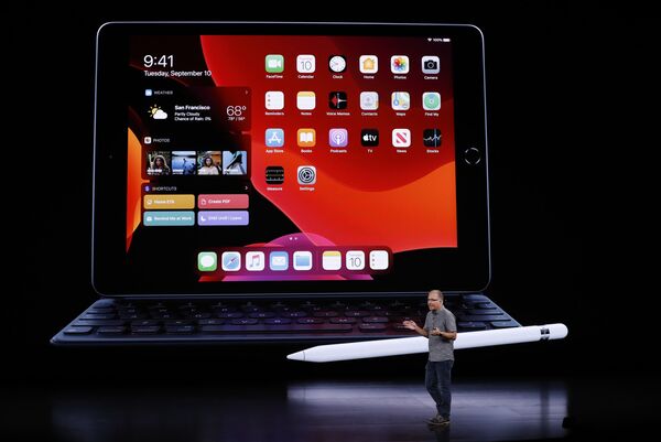Apple представила новые планшет, часы и три смартфона Apple представила новые планшет, часы и три смартфона - Sputnik Беларусь