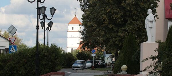 На главной площади Заславля находится местный исполком, Ленин, виден храм, в кадр не попал памятник Изяславу На главной площади Заславля находится местный исполком, Ленин, виден храм, в кадр не попал памятник Изяславу - Sputnik Беларусь