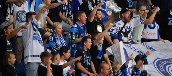Болельщики хоккейного Динамо-Минск Болельщики хоккейного Динамо-Минск - Sputnik Беларусь