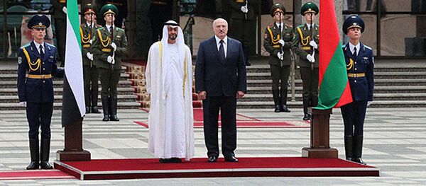 Президент Беларуси Александр Лукашенко с наследным принцем Абу-Даби шейхом Мухаммедом бен Заидом аль-Нахайяном - Sputnik Беларусь