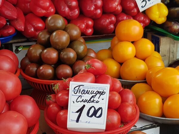 Дешевые ежевика и виноград: за чем еще идти на Комаровку в выходные - Sputnik Беларусь