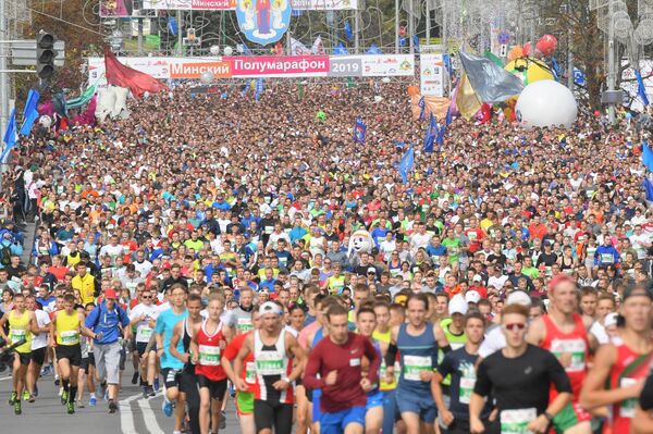 Самы масавы старт: прабегчы кароткую дыстанцыю вырашылі 25 тысяч чалавек - Sputnik Беларусь