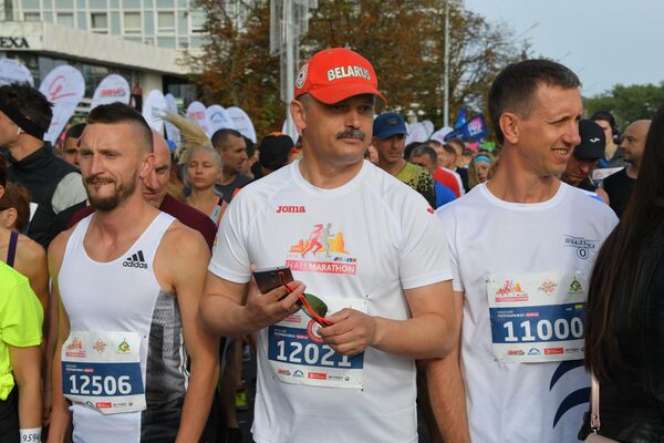 Глава Минспорта Сергей Ковальчук принял участие в забеге на 10,5 км - Sputnik Беларусь
