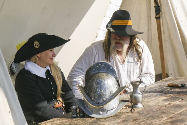 Фотафакт: як у цэнтры Мінска вандравалі праз стагоддзі  - Sputnik Беларусь