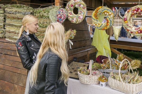 Фотафакт: як у цэнтры Мінска вандравалі праз стагоддзі  - Sputnik Беларусь