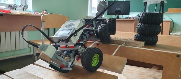 Управляемая модель, сконструированная на уроке робототехники - Sputnik Беларусь