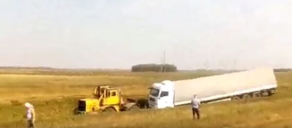 Фура вылетела в кювет из-за косули, видео Фура вылетела в кювет из-за косули, видео - Sputnik Беларусь