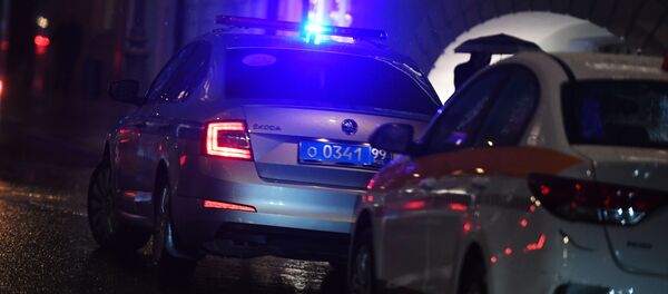 Автомобиль полиции на дороге во время дождя - Sputnik Беларусь