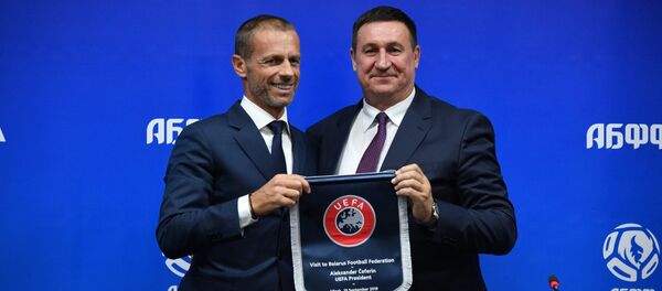 Президент УЕФА Александер Чеферин и председатель АБФФ Владимир Базанов - Sputnik Беларусь