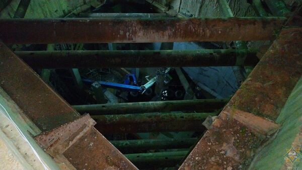 Кран упал в котлован на стройке третьей линии метро – пострадал машинист - Sputnik Беларусь