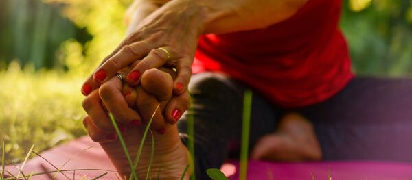 Занятия йогой - отличный способ предотвратить ранний климакс - Sputnik Беларусь