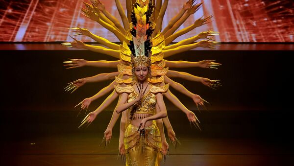Исполнительницы традиционных китайских танцев - Sputnik Беларусь