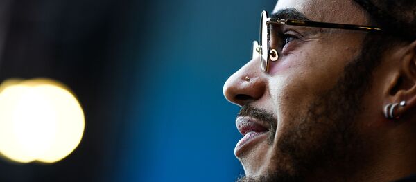 Пилот команды Мерседес Льюис Хэмилтон на пресс-конференции в Сочи - Sputnik Беларусь