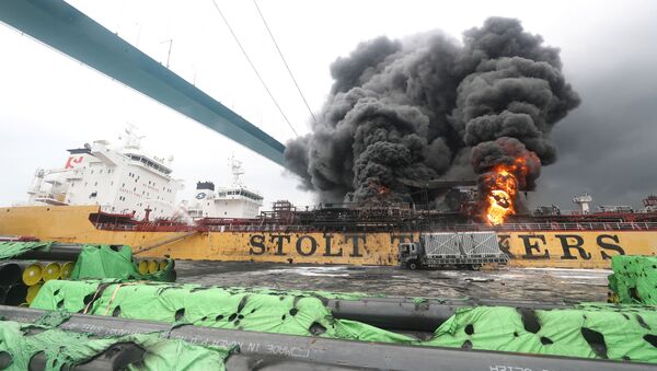 Пожар на нефтяном танкере в Южной Корее - Sputnik Беларусь
