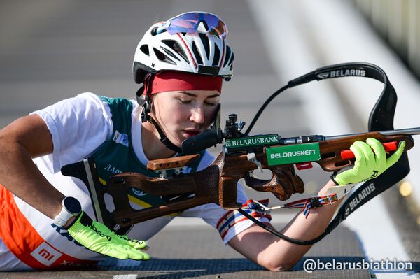 Биатлонистки по-свойски зовут тренера Райни, а он мотивирует их на кроссы - Sputnik Беларусь