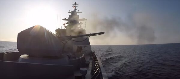 Как стреляет бортовая артиллерия корветов Балтфлота - видео - Sputnik Беларусь