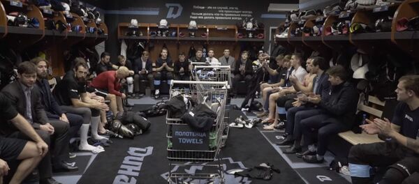 Победная раздевалка минского Динамо после матча с Сочи, видео Победная раздевалка минского Динамо после матча с Сочи, видео - Sputnik Беларусь