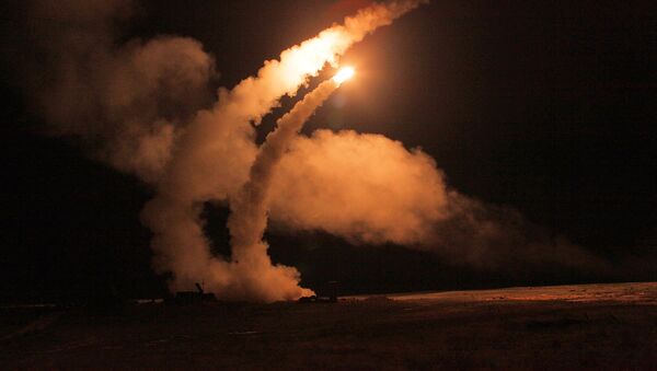 Ночной пуск ракет зенитными ракетными системами С-400 Триумф, архивное фото - Sputnik Беларусь