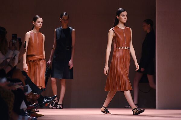 Неделя моды в Париже: Hermès - Sputnik Беларусь