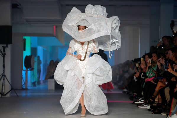 Неделя моды в Париже: Vivienne Westwood - Sputnik Беларусь