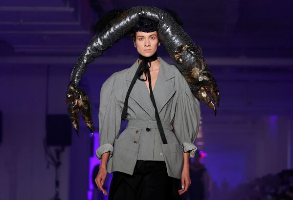 Неделя моды в Париже: Vivienne Westwood - Sputnik Беларусь