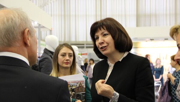 Среди гостей выставки была и глава Администрации президента Наталья Кочанова - Sputnik Беларусь