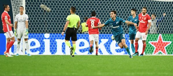 Игрок ФК Зенит Магомед Оздоев (справа на первом плане) радуется забитому мячу - Sputnik Беларусь