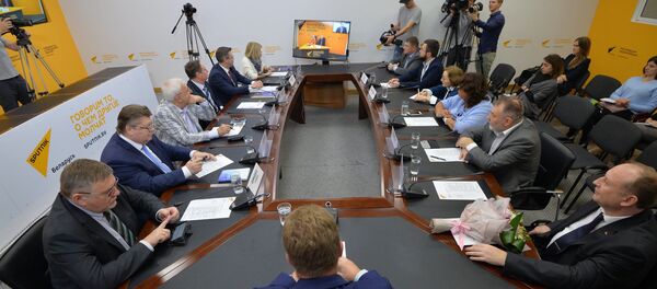 Круглый стол Фестиваля документального кино стран СНГ Евразия.DOC на тему Информационные войны. Старые методы и новые средства - Sputnik Беларусь