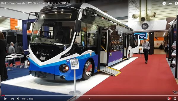Видеофакт: электробус Белкоммунмаша показали на выставке в Великобритании - Sputnik Беларусь