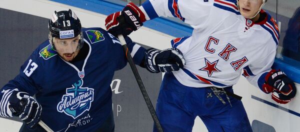 Игрок Адмирала Самвел Мнацян (слева)  - Sputnik Беларусь