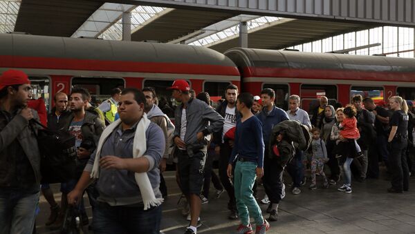 Беженцы из Сирии на центральном железнодорожном вокзале в Мюнхене, архивное фото - Sputnik Беларусь